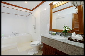 Railay sand and sea Suite Cottage luxury bathroom
